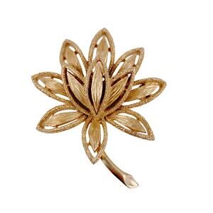 VTG Mid Century Avon Gold Tone Lotus Flower Brooch Pin Openwork Floral Design